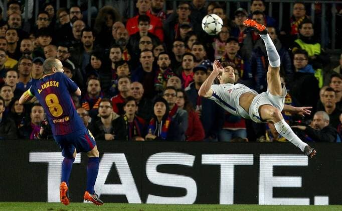 Chelsea s Marcos Alonso (R) in action against FC Bacerlona s Andres Iniesta during the UEFA Champions League round of 16 second leg match between FC Barcelona Barca and Chelsea at the Camp Nou stadium in Barcelona, Catalonia, Spain, 14 March 2018. FC Barcelona vs. Chelsea !ACHTUNG: NUR REDAKTIONELLE NUTZUNG!  Copyright: xAlejandroxGarciax BCN014 20180314-636566626498453176