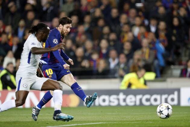(l-r) Victor Moses of Chelsea FC, Lionel Messi of FC Barcelona Barca during the UEFA Champions League round of 16 match between FC Barcelona and Chelsea FC at the Camp Nou stadium on March 14, 2018 in Barcelona, Spain. UEFA Champions League 2017 2018 xVIxVIxImagesx xMauricexvanxSteenxIVx 10347111