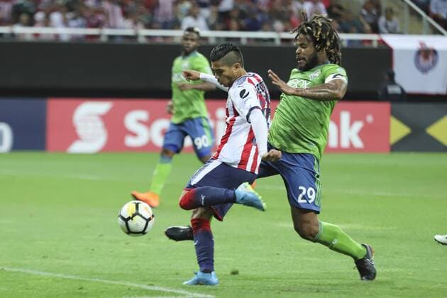 Michelle Benitez (L) of Mexico s Chivas vies for the ball with Roman Torres (R) of US Seattle Sounders during a second leg match of the Concacaf Champions League quarter finals, at the Akron Stadium, in Guadalajara, Jalisco, Mexico, 14 March 2018. Chivas of Mexico vs Seattle Sounders of US !ACHTUNG: NUR REDAKTIONELLE NUTZUNG!  Copyright: xCarlosxZepedax MEX75 20180315-636566881316439620