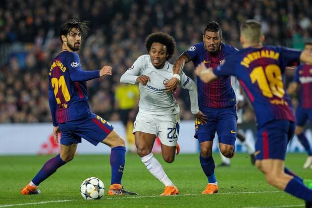 14th March 2018, Camp Nou, Barcelona, Spain; UEFA Champions League football, round of 16, 2nd leg, FC Barcelona Barca versus Chelsea; Willian, Chelsea FC inside the box as Paulinho tussles  ActionPlus12001675