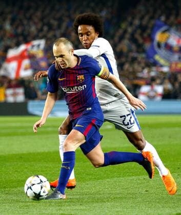 (180315) -- BARCELONA, March 15, 2018 -- Iniesta (L) of Barcelona vies with Willian of Chelsea during the 2017-2018 UEFA Champions League round of 16 second leg soccer match between Barcelona and Chelsea in Barcelona, Spain, on March 14, 2018. Barcelona won 3-0. ) (SP)SPAIN-BARCELONA-SOCCER-UEFA CHAMPIONS LEAGUE-BARCELONA VS CHELSEA JoanxGosa 