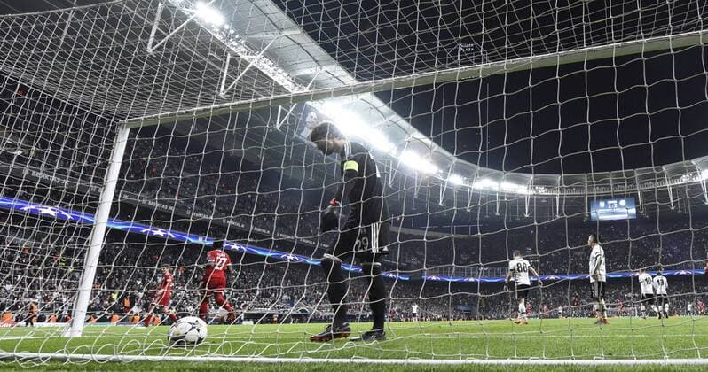 Bilder des Tages - SPORT (180315) -- ISTANBUL, March 15, 2018 -- Goalie Tolga Zengin of Besiktas reacts during the 2017-2018 UEFA Champions League round of 16 second leg soccer match between Turkey s Besiktas and Germany s Bayern Munich in Istanbul, Turkey, on March 14, 2018. Bayern Munich won 3-1 and was qualified for quarterfinals. ) (SP)TURKEY-ISTANBUL-SOCCER-UEFA CHAMPIONS LEAGUE-BESIKTAS VS BAYERN MUNICH HexCanling 