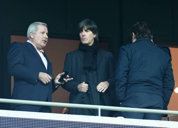 (180315) -- ISTANBUL, March 15, 2018 -- Germany s national team Nationalteam head coach Joachim Loew (C) looks on during the 2017-2018 UEFA Champions League round of 16 second leg soccer match between Turkey s Besiktas and Germany s Bayern Munich in Istanbul, Turkey, on March 14, 2018. Bayern Munich won 3-1 and was qualified for quarterfinals. ) (SP)TURKEY-ISTANBUL-SOCCER-UEFA CHAMPIONS LEAGUE-BESIKTAS VS BAYERN MUNICH HexCanling 