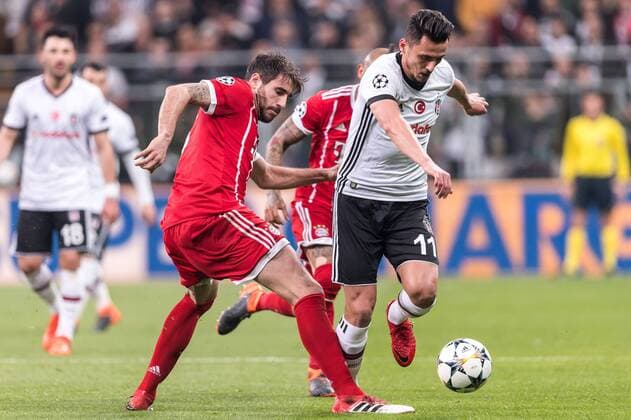 (L-R) Javi Martinez of FC Bayern Munich, Mustafa Pektemek of Besiktas JK during the UEFA Champions League round of 16 match between Besiktas AS and Bayern Munchen at the Vodafone Arena on March 14, 2018 in Istanbul, Turkey UEFA Champions League 2017 2018 xVIxVIxImagesx xGerritxvanxKeulenxIVx 10349985