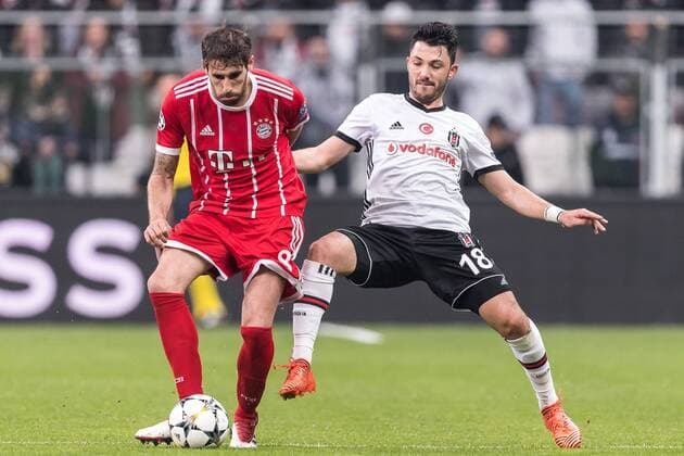 (L-R) Javi Martinez of FC Bayern Munich, Tolgay Ali Arslan of Besiktas JK during the UEFA Champions League round of 16 match between Besiktas AS and Bayern Munchen at the Vodafone Arena on March 14, 2018 in Istanbul, Turkey UEFA Champions League 2017 2018 xVIxVIxImagesx xGerritxvanxKeulenxIVx 10349998