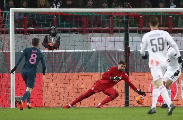 MOSCOW, RUSSIA - MARCH 15, 2018: Lokomotiv Moscow s goalkeeper Anton Kochenkov (C) and Atletico Madrid s Saul (L) in their 2017-2018 UEFA Europa League Round of 16 second leg football match at RZD Arena (Lokomotiv Stadium). Valery Sharifulin TASS  TS077E17