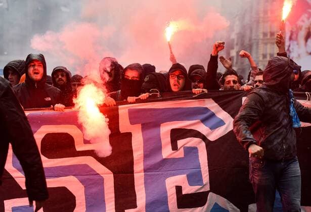 Olympique Marseille supporters clash with regional police members at San Mames stadium in Bilbao, Basque Country, northern Spain, 15 March 2018, hours before the UEFA Europa League round of 16 second soccer leg match between Athletic Bilbao and Olympique Marseille. Athletic Bilbao vs Olympique Marseille !ACHTUNG: NUR REDAKTIONELLE NUTZUNG!  Copyright: xMiguelxTonax GRAF3002 20180315-636567382998760672