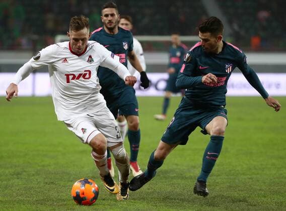 MOSCOW, RUSSIA - MARCH 15, 2018: Lokomotiv Moscow s Solomon Kvirkvelia and Atletico Madrid s Fernando Torres (L-R front) fight for the ball in their 2017-2018 UEFA Europa League Round of 16 second leg football match at RZD Arena (Lokomotiv Stadium). Valery Sharifulin TASS  TS077E41