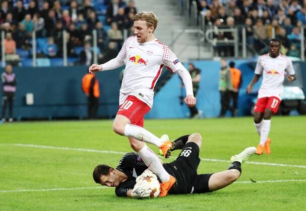 St Petersburg RB Leipzig Soccer Euro League St Petersburg 15 03 2018 Krestowski Stadium Soccer UEFA Euro League Round of 16 Relegation FK Zenit St Petersburg vs RB Leipzig Emil Forsberg 10 RB Leipzig against goalkeeper AndreiÊLunev 99 Zenit
