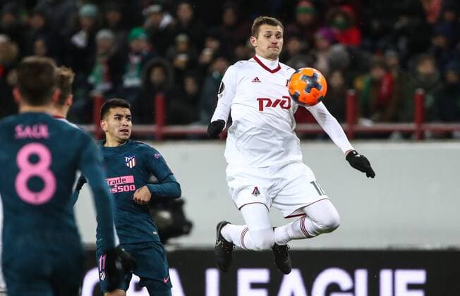 MOSCOW, RUSSIA - MARCH 15, 2018: Atletico Madrid s Angel Correa (L) and Lokomotiv Moscow s Alexander Kolomeitsev in their 2017-2018 UEFA Europa League Round of 16 second leg football match at RZD Arena (Lokomotiv Stadium). Valery Sharifulin TASS  TS077E62