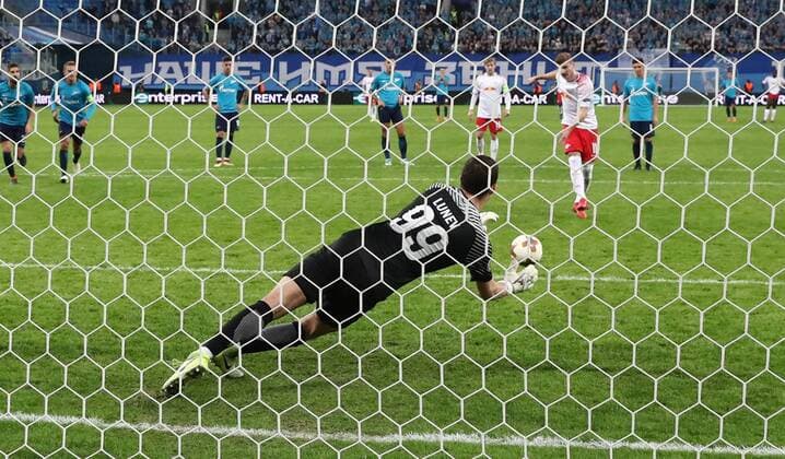 St Petersburg RB Leipzig Soccer Euro League Saint Petersburg 15 03 2018 Krestowski Stadium Soccer UEFA Euro League Round of 16 Relegation FK Zenit St Petersburg vs. RB Leipzig Pictured goalkeeper AndreiÊLunev 99 Zenit parried a penalty by Timo Werner 11 RB Leipzig