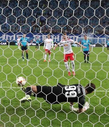 St Petersburg RB Leipzig Soccer Euro League Saint Petersburg 15 03 2018 Krestowski Stadium Soccer UEFA Euro League Round of 16 Relegation FK Zenit St Petersburg vs. RB Leipzig Pictured goalkeeper AndreiÊLunev 99 Zenit parried a penalty by Timo Werner 11 RB Leipzig