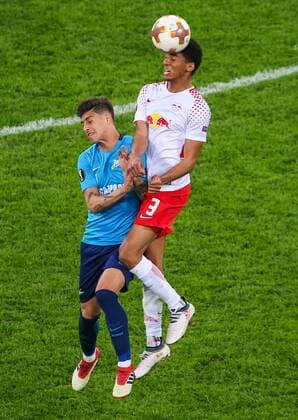 ST PETERSBURG, RUSSIA - MARCH 15, 2018: Zenit St Petersburg s Emiliano Rigoni (L) and RB Leipzig s Bernardo Fernandes da Silva Junior in action in their 2017-2018 UEFA Europa League Round of 16 second leg football match at Saint Petersburg Stadium. Peter Kovalev TASS  TS077E6E