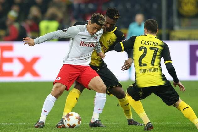 SOCCER - UEFA EL, RBS vs Dortmund SALZBURG,AUSTRIA,15.MAR.18 - SOCCER - UEFA Europa League, round of 16, Red Bull Salzburg vs Borussia Dortmund. Image shows Hee Chan Hwang (RBS) and Dan Axel Zagadou (Dortmund). GEPAxpictures xMathiasxMandl