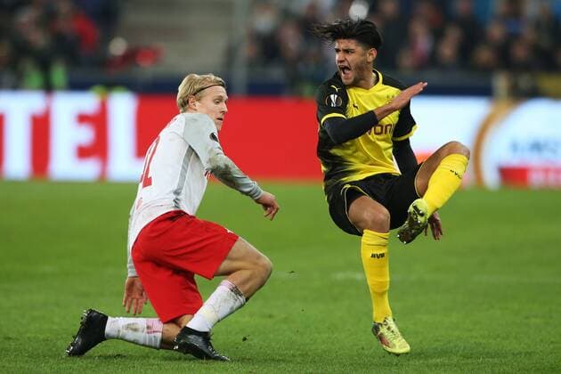 SOCCER - UEFA EL, RBS vs Dortmund SALZBURG,AUSTRIA,15.MAR.18 - SOCCER - UEFA Europa League, round of 16, Red Bull Salzburg vs Borussia Dortmund. Image shows Xaver Schlager (RBS) and Mahmoud Dahoud (Dortmund). GEPAxpictures xMathiasxMandl
