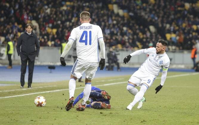March 15, 2018 - Kiev, Ukraine - Dunamo Kyiv FC s Mykola Morozyuk and Dunamo Kyiv FC s Artem Besedin vies for a ball during the 2nd leg of Round 16 UEFA Europa League match at a NSC Olimpiyskyi in Kyiv, Ukraine, March 15, 2018. Dynamo Kiev v Lazio - UEFA Europa League Round of 16: Second Leg  - ZUMAn230 20180315_zaa_n230_343 Copyright: xSergiixKharchenkox