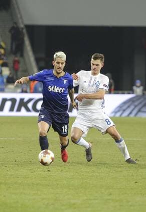 March 15, 2018 - Kiev, Ukraine - Dunamo Kyiv FC s Volodymyr Shepeliev vies for a ball with S.S. Lazio FC s player Luis Alberto during the 2nd leg of Round 16 UEFA Europa League match at a NSC Olimpiyskyi in Kyiv, Ukraine, March 15, 2018. Dynamo Kiev v Lazio - UEFA Europa League Round of 16: Second Leg  - ZUMAn230 20180315_zaa_n230_344 Copyright: xSergiixKharchenkox