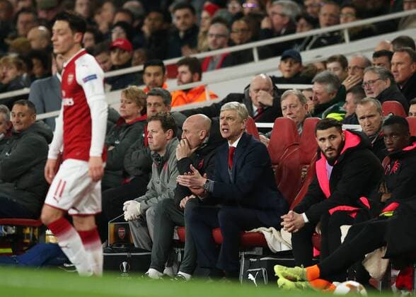 15th March 2018, Emirates Stadium, London, England; UEFA Europa League football, round of 16 second leg, Arsenal versus AC Milan; Arsenal manager Arsene Wenger shouting at his players from the bench  ActionPlus12001810