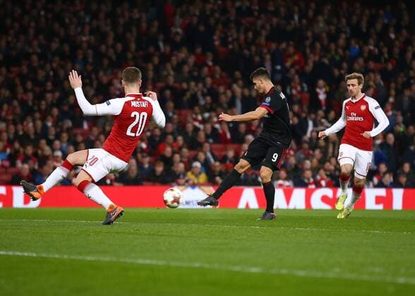 15th March 2018, Emirates Stadium, London, England; UEFA Europa League football, round of 16 second leg, Arsenal versus AC Milan; Andre Silva of AC Milan takes a shot passed Shkodran Mustafi of Arsenal  ActionPlus12001814