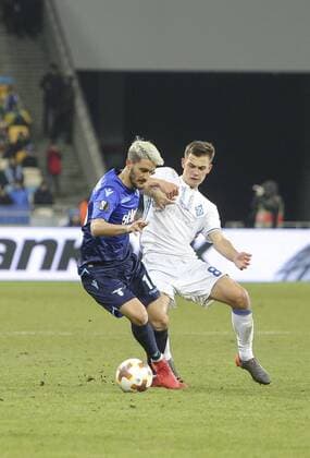 March 15, 2018 - Kiev, Ukraine - Dunamo Kyiv FC s Volodymyr Shepeliev vies for a ball with S.S. Lazio FC s player Luis Alberto during the 2nd leg of Round 16 UEFA Europa League match at a NSC Olimpiyskyi in Kyiv, Ukraine, March 15, 2018. Dynamo Kiev v Lazio - UEFA Europa League Round of 16: Second Leg  - ZUMAn230 20180315_zaa_n230_355 Copyright: xSergiixKharchenkox