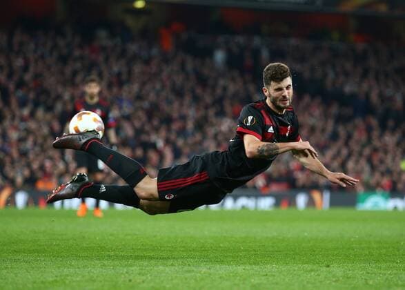 Bilder des Tages - SPORT 15th March 2018, Emirates Stadium, London, England; UEFA Europa League football, round of 16 second leg, Arsenal versus AC Milan; Patrick Cutrone of AC Milan mistimes a diving header on goal  ActionPlus12001816