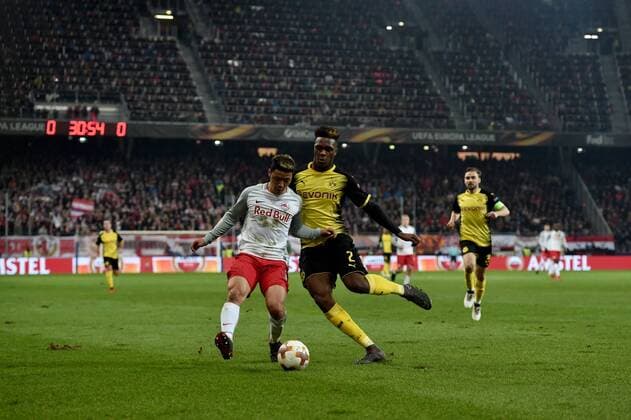 SOCCER - UEFA EL, RBS vs Dortmund SALZBURG,AUSTRIA,15.MAR.18 - SOCCER - UEFA Europa League, round of 16, Red Bull Salzburg vs Borussia Dortmund. Image shows Hee Chan Hwang (RBS) and Dan Axel Zagadou (Dortmund). GEPAxpictures xFlorianxErtl