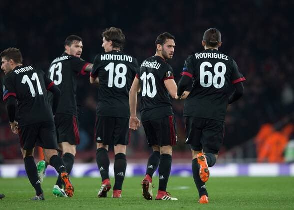 Bilder des Tages - SPORT Hakan Çalhano?lu of AC Milan celebrates scoring the opening goal during the UEFA Europa League round of 16 2nd leg match between Arsenal and AC Milan at the Emirates Stadium, London, England on 15 March 2018. Copyright: xVincexxMignottx PMI-1884-0012