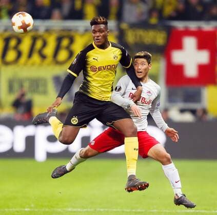 15 03 2018 Red Bull Arena Salzburg UEFA UEFA Champions League Round 16 FC Elzburg vs Borussia Dortmund Dan Axel Zagadou Borussia Dortmund and Hee Chan Hwang FC Salzburg during the UEFA Europa League Round of 16 2nd Leg Match between Salzburg and Borussia Dortmund at the Red Bull Arena in Salzburg Austria on 2018 03 15 Salzburg  EX_RHA