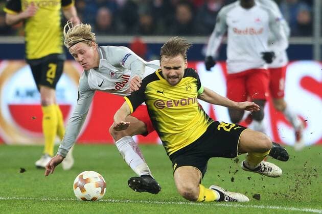 Bilder des Tages - SPORT SOCCER - UEFA EL, RBS vs Dortmund SALZBURG,AUSTRIA,15.MAR.18 - SOCCER - UEFA Europa League, round of 16, Red Bull Salzburg vs Borussia Dortmund. Image shows Xaver Schlager (RBS) and Marcel Schmelzer (Dortmund). GEPAxpictures xMathiasxMandl
