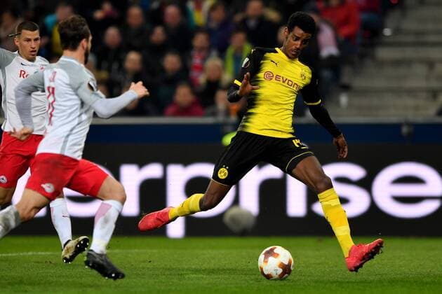 SOCCER - UEFA EL, RBS vs Dortmund SALZBURG,AUSTRIA,15.MAR.18 - SOCCER - UEFA Europa League, round of 16, Red Bull Salzburg vs Borussia Dortmund. Image shows Cican Stankovic (RBS) and Alexander Isak (Dortmund). GEPAxpictures xFlorianxErtl