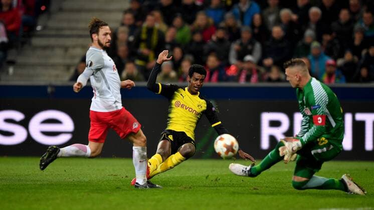 SOCCER - UEFA EL, RBS vs Dortmund SALZBURG,AUSTRIA,15.MAR.18 - SOCCER - UEFA Europa League, round of 16, Red Bull Salzburg vs Borussia Dortmund. Image shows Cican Stankovic (RBS), Alexander Isak (Dortmund) and Alexander Walke (RBS). GEPAxpictures xFlorianxErtl
