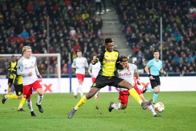 SOCCER - UEFA EL, RBS vs Dortmund SALZBURG,AUSTRIA,15.MAR.18 - SOCCER - UEFA Europa League, round of 16, Red Bull Salzburg vs Borussia Dortmund. Image shows Xaver Schlager (RBS), Dan Axel Zagadou (Dortmund) and Hee Chan Hwang (RBS). GEPAxpictures xChristianxWalgram