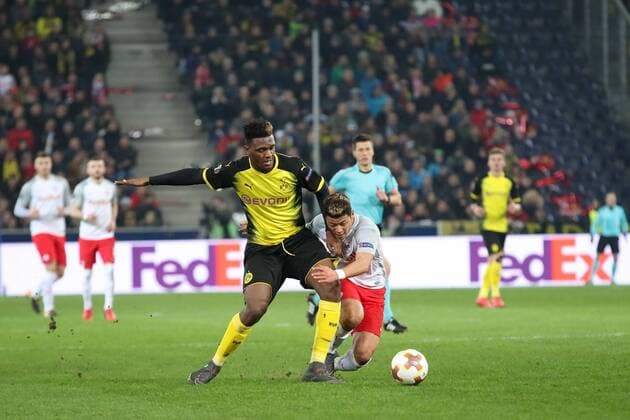 SOCCER - UEFA EL, RBS vs Dortmund SALZBURG,AUSTRIA,15.MAR.18 - SOCCER - UEFA Europa League, round of 16, Red Bull Salzburg vs Borussia Dortmund. Image shows Dan Axel Zagadou (Dortmund) and Hee Chan Hwang (RBS). GEPAxpictures xChristianxWalgram