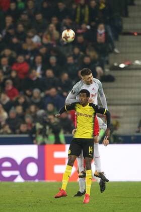 SOCCER - UEFA EL, RBS vs Dortmund SALZBURG,AUSTRIA,15.MAR.18 - SOCCER - UEFA Europa League, round of 16, Red Bull Salzburg vs Borussia Dortmund. Image shows Alexander Isak (Dortmund) and Duje Caleta-Car (RBS). GEPAxpictures xMathiasxMandl
