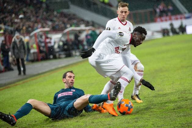 Bilder des Tages - SPORT (180316) -- MOSCOW, March 16, 2018 -- Atletico Madrid s Diego Godin (L) vies with Lokomotiv s Eder during the UEFA Europa League round of 16 second leg soccer match between Atletico Madrid and Lokomotiv Moskva in Moscow, Russia, on March 15, 2018. Atletico Madrid won 5-1. ) (SP)RUSSIA-MOSCOW-SOCCER-EUROPA LEAGUE-ATLETICO MADRID VS LOKOMOTIV MOSKVA WuxZhuang 