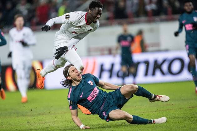 (180316) -- MOSCOW, March 16, 2018 -- Atletico Madrid s Filipe Luis (R) vies with Lokomotiv s Eder during the UEFA Europa League round of 16 second leg soccer match between Atletico Madrid and Lokomotiv Moskva in Moscow, Russia, on March 15, 2018. Atletico Madrid won 5-1. ) (SP)RUSSIA-MOSCOW-SOCCER-EUROPA LEAGUE-ATLETICO MADRID VS LOKOMOTIV MOSKVA WuxZhuang 
