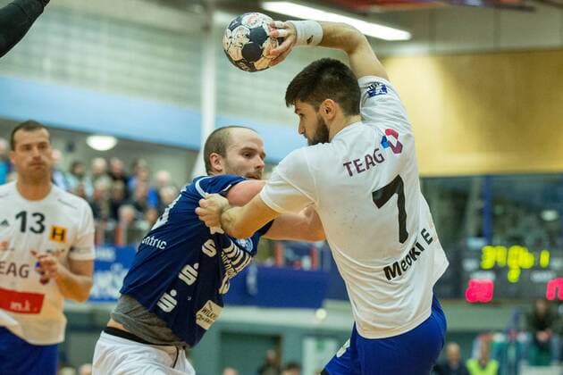 Kristian Nippes 13 Bergischer HC tries to stop Ibai Meoki Etxebeste 7 ThSV Eisenbach Bergischer HC vs ThSV Eisenach Handball 2 Bundesliga 17 03 18 Solingen NRW Germany Klingenhalle Copyright: xcdnx