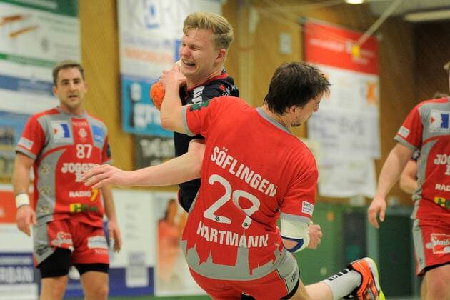 Sascha Marquardt SG H2Ku Herrenberg 18 against Dennis Hartmann TSG Soeflingen 29 SG H2Ku Herrenberg Handball Maenner League match 17 03 2018 Photo TBaur Eibner Herrenberg Copyright: xEIBNER Tobias_Baurx EP_TBR