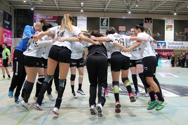 Jubelkreis THC Handball 1 HBF TusSies Metzingen vs. Thueringer HC 2018 03 17 Metzingen Copyright: xEIBNER SebastianxBaurx EP_SBAUR