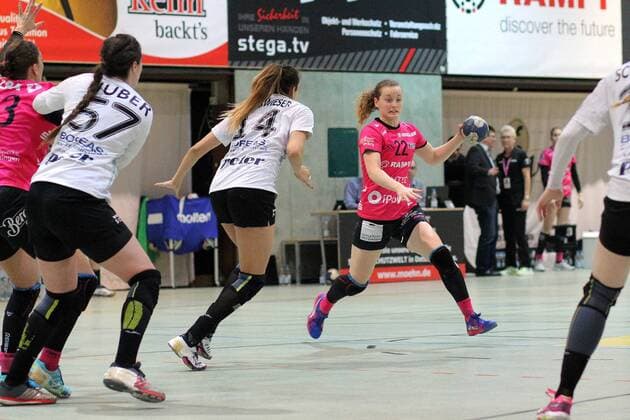 22 Maren Weigel TusSis Metzingen 14 Anika Niederwieser Thueringer HC Handball 1 HBF TusSies Metzingen vs. Thueringer HC 2018 03 17 Metzingen Copyright: xEIBNER SebastianxBaurx EP_SBAUR