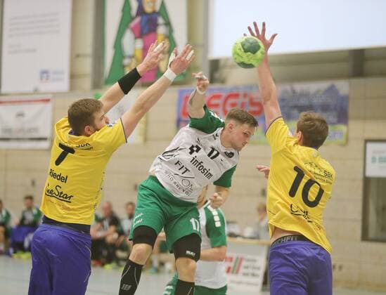 2 HBL HJSG Constance DJK Rimpar Woelfe 28 32 Left Mathias Riedel KON center Patrick Schmidt RIM and Tom Wolf KON Konstanz Copyright: xPeterxPisax Eibner-Pressefotox EP_ppa