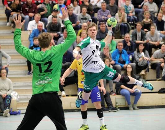 2 HBL HJSG Konstanz DJK Rimpar Woelfe 28 32 Julian Sauer RIM on the ball left Konstantin Poltrum Torhueter KON Konstanz Copyright: xPeterxPisax Eibner-Pressefotox EP_ppa