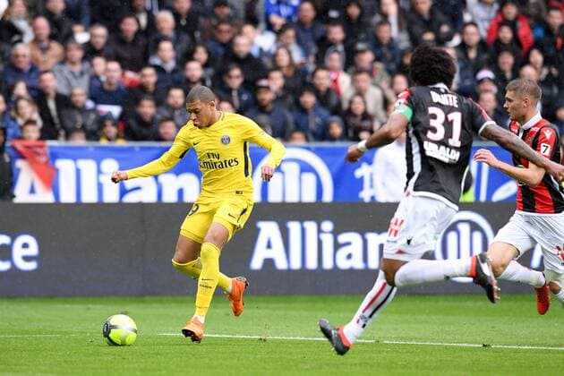 Fußball, OGC Nizza - Paris St. Germain 29 KYLIAN MBAPPE (PSG) FOOTBALL : Nice vs Paris SG - Ligue 1 Conforama - 18 03 2018 FEP Panoramic 