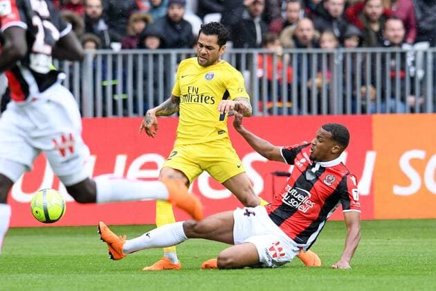 Fußball, OGC Nizza - Paris St. Germain 32 DANI ALVES (PSG) - 14 ALASSANE PLEA (NICE) FOOTBALL : Nice vs Paris SG - Ligue 1 Conforama - 18 03 2018 FEP Panoramic 