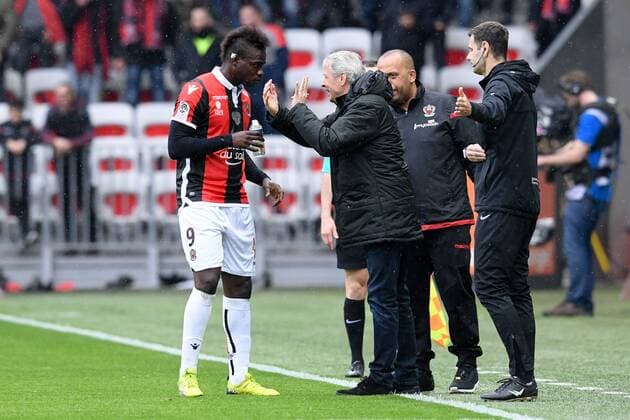 Fußball, OGC Nizza - Paris St. Germain LUCIEN FAVRE (ENTRAINEUR NICE) - 09 MARIO BALOTELLI (NICE) FOOTBALL : Nice vs Paris SG - Ligue 1 Conforama - 18 03 2018 FEP Panoramic 