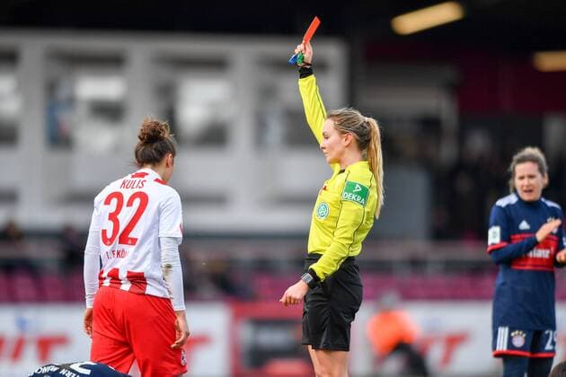 Lihija Kulis Köln 32 receives the red card Soccer Allianz Women Bundesliga 1 FC Köln Bayern Munich xmkx