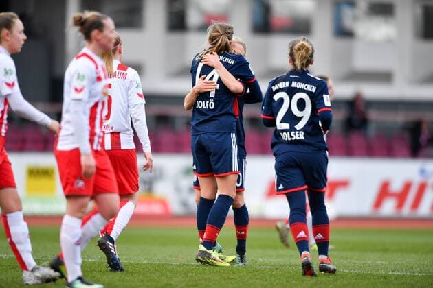 Cheers Happy celebrate cheer Goal Celebration FC Bayern Munich 0 4 Soccer Allianz Women Bundesliga 1 FC Köln FC Bayern Munich xmkx