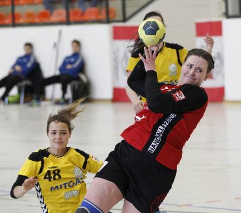 Germany Kriftel 18 03 2018 Handball Hessen 3 League West Women Season 2017 2018 TuS Kriftel red SC Markranstädt yellow v l Lisa White TuS Kriftel Sport TuS Kriftel SC Markranstädt