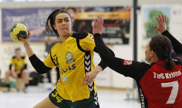Germany Kriftel 18 03 2018 Handball Hessen 3 League West Women Season 2017 2018 TuS Kriftel red SC Markranstädt yellow v l Vanessa Kathner Markranstädt Lisa White TuS Kriftel Sport TuS Kriftel SC Markranstädt