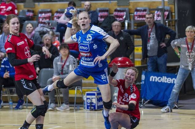 Handball Bundesliga TSV Bayer 04 Leverkusen HC Rödertal 20 19 Handball Bundesliga TSV Bayer 04 Leverkusen HC Rödertal 20 19 18 18 2018 Leverkusen Ostermann Arena Germany Photo Ralf Kardes Elfe Annfleur Bruggemann 11 RL Jacqueline Hummel 35 RR Elf Amelie Berger 23 RA xrkx